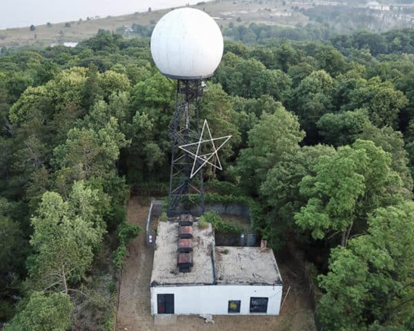Radar Station Wikipedia image by Mechanique57